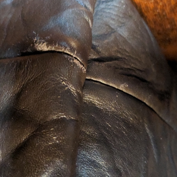 Shop LC Genuine Leather Cable Embossed Soft Maxi Tote Bag - Picture 5 of 7